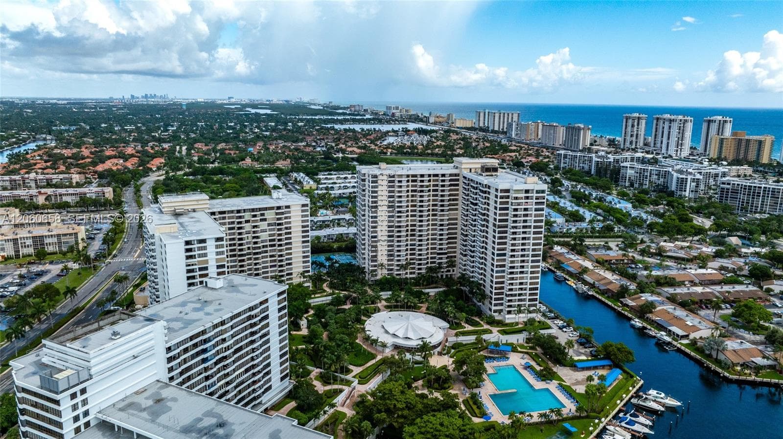 The Olympus Condo · #517 in Hallandale Beach - Photo 2
