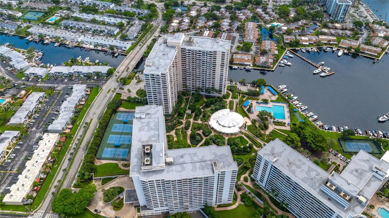 The Olympus Condo · #517 in Hallandale Beach - Photo 6