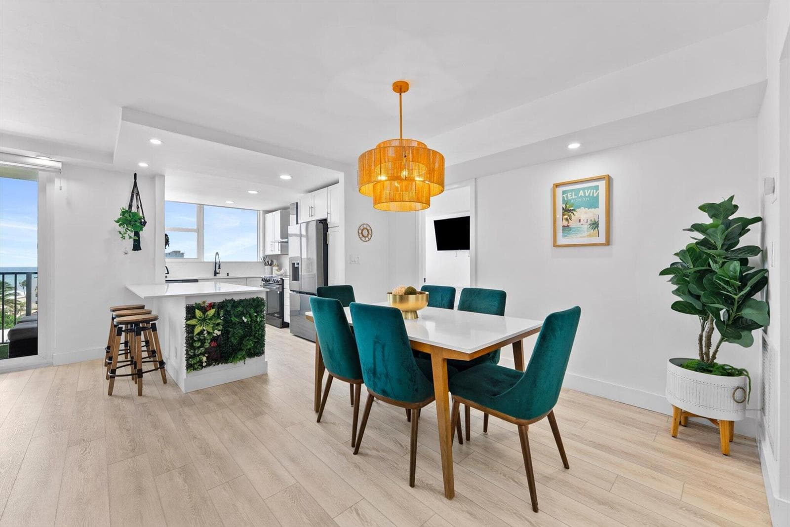 DINING & KITCHEN