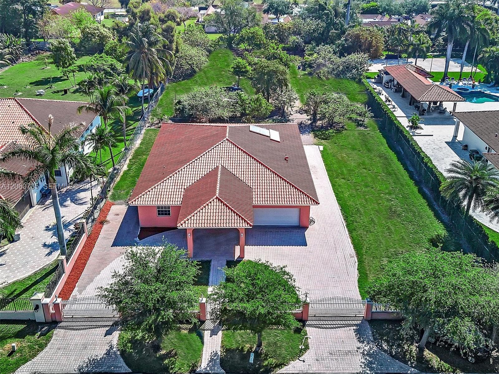 35171 SF Lot. 0.81 Acres . Plenty of space for expansion and all your toys