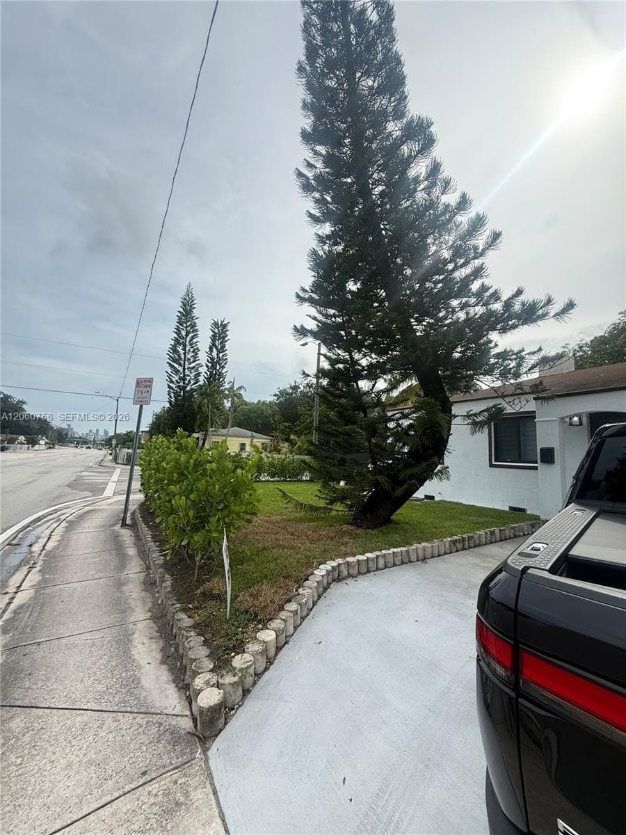 5700 N Miami Ave photo 24