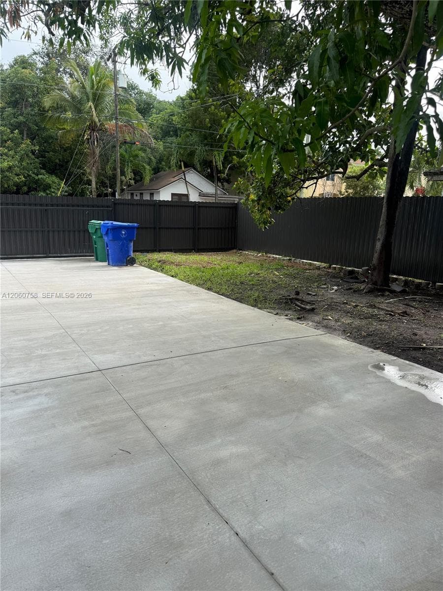 5700 N Miami Ave photo 21