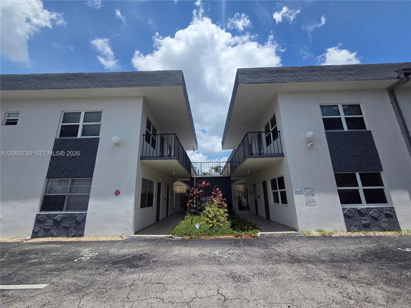STAR PARADISE · #217 in Hallandale Beach - Photo 2