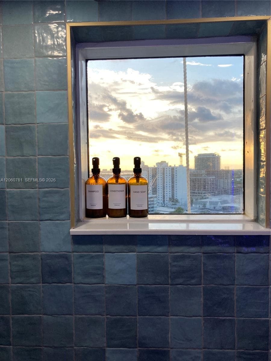THE STERLING CONDO · #1701 in Miami Beach - Photo 7