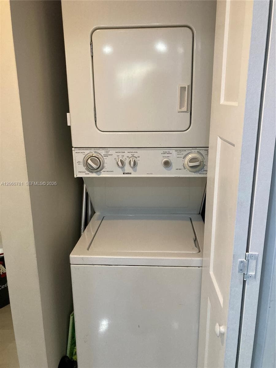 THE STERLING CONDO · #1701 in Miami Beach - Photo 11