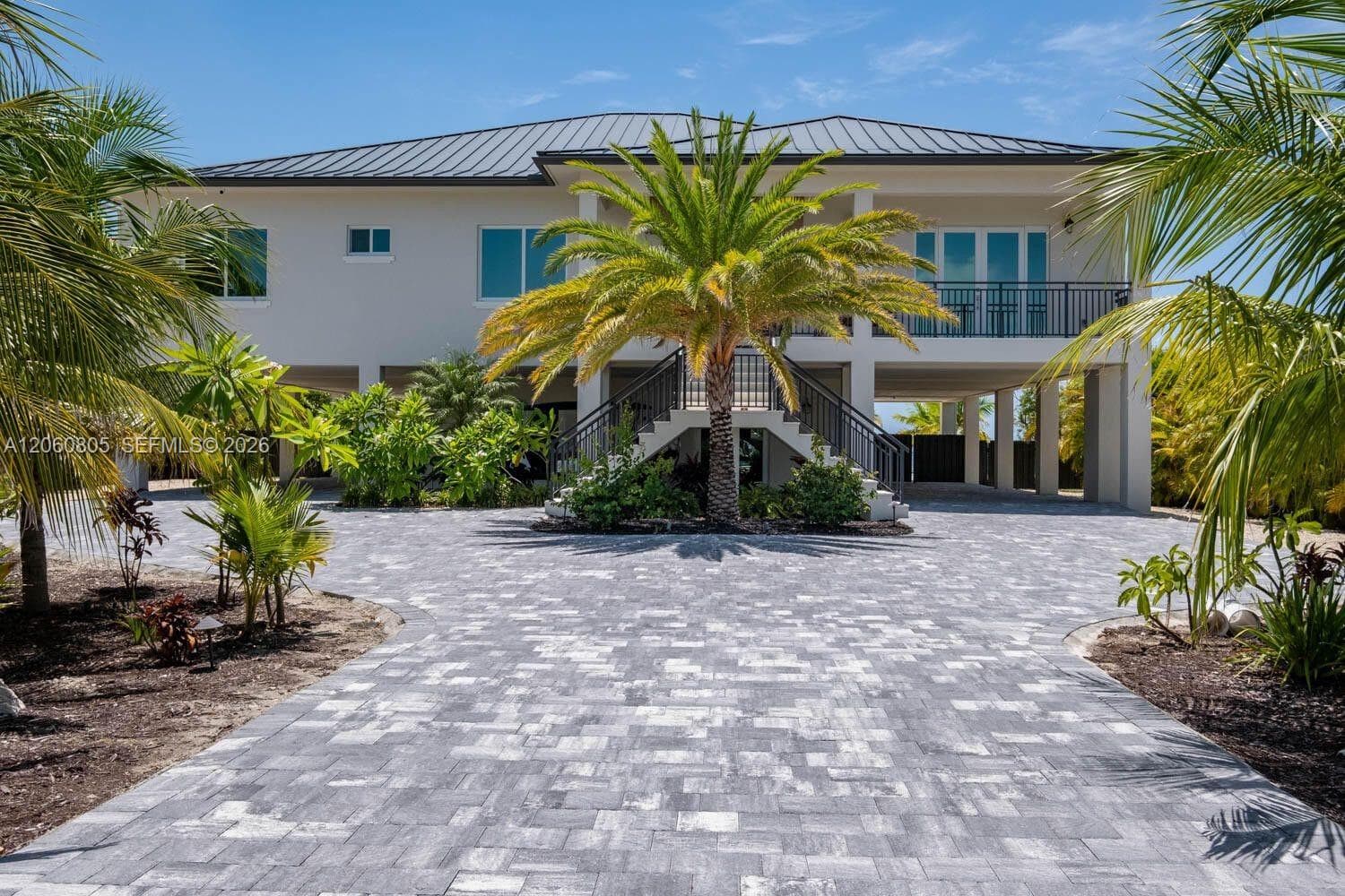 108 Sunrise Dr photo 3