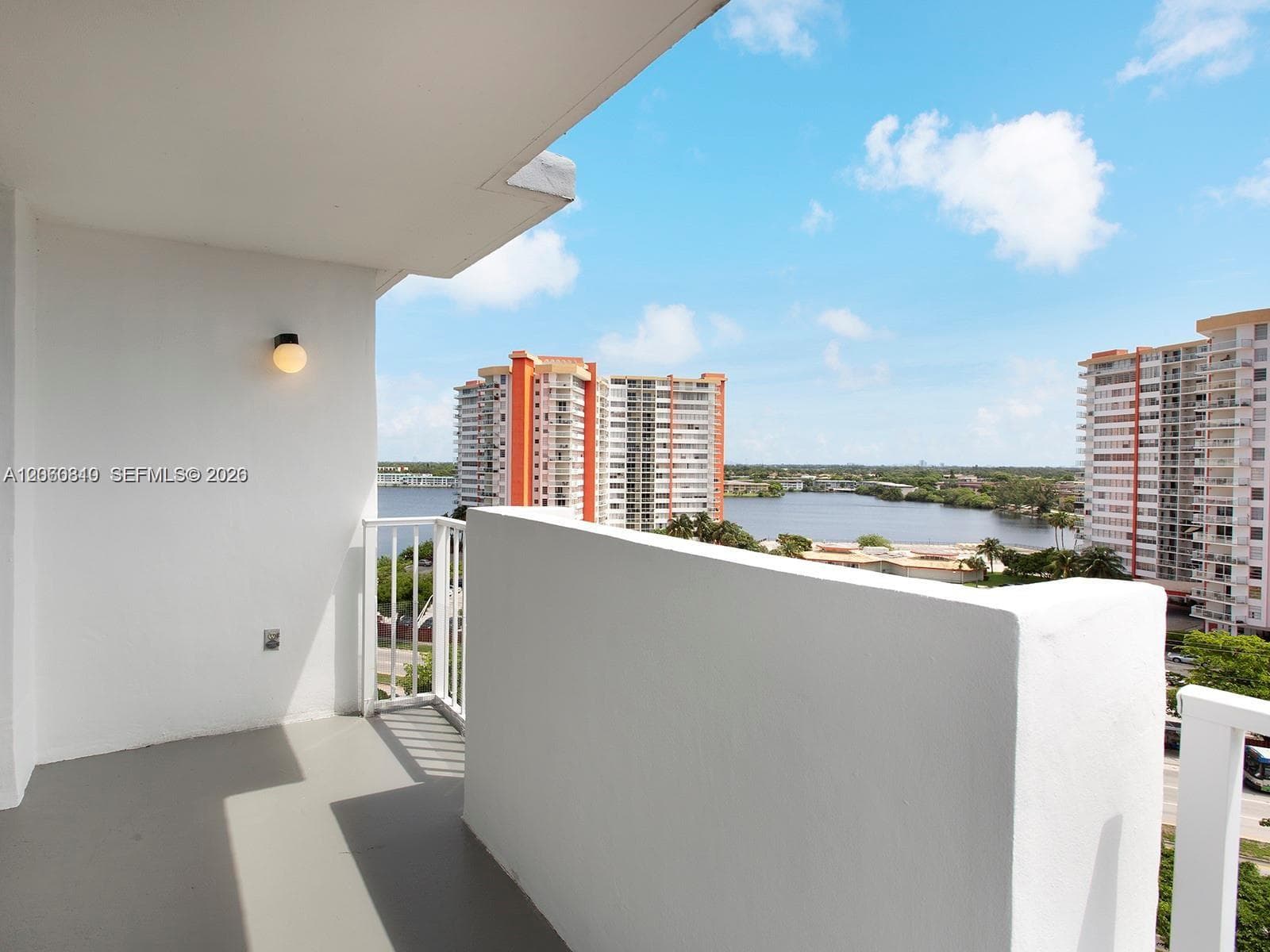 WILSHIRE CONDO · #1013W in Miami - Photo 6