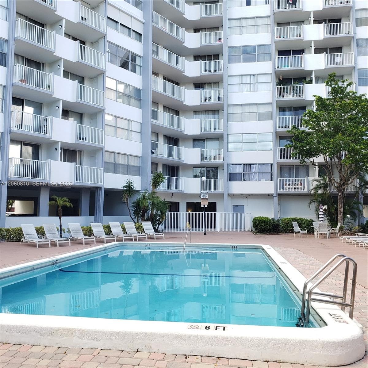 WILSHIRE CONDO · #1013W in Miami - Photo 16