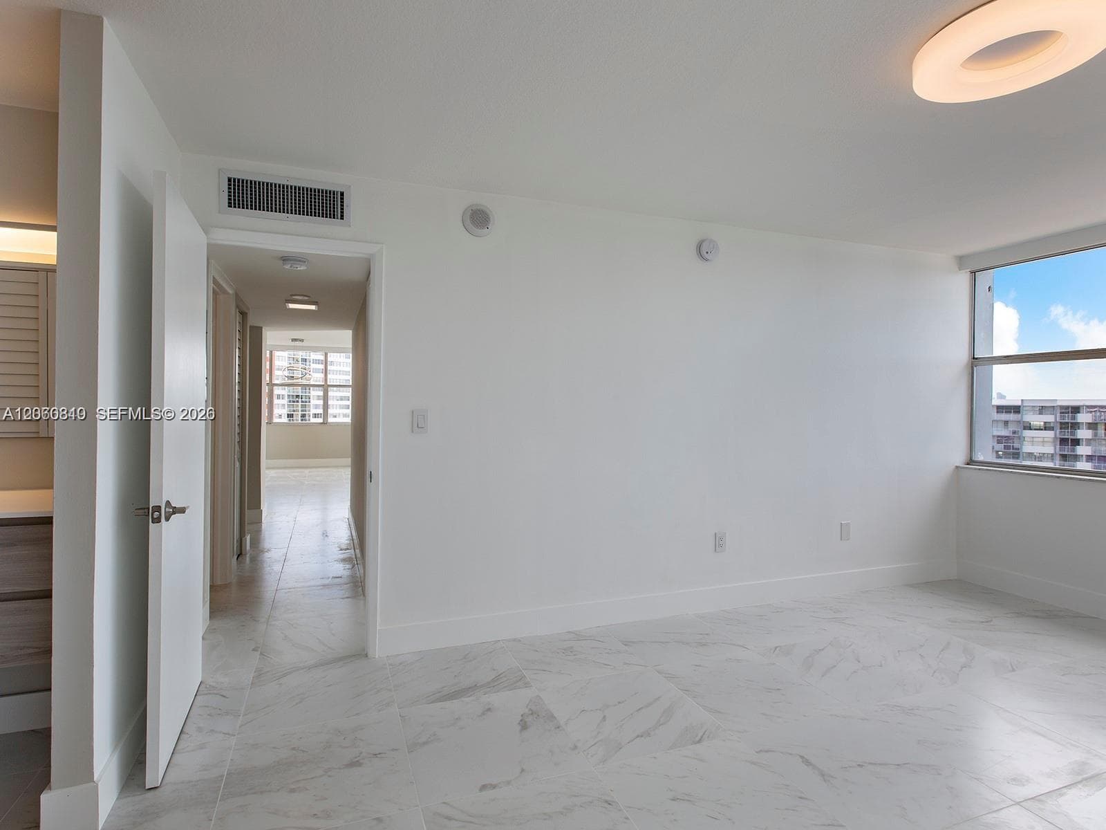 WILSHIRE CONDO · #1013W in Miami - Photo 12