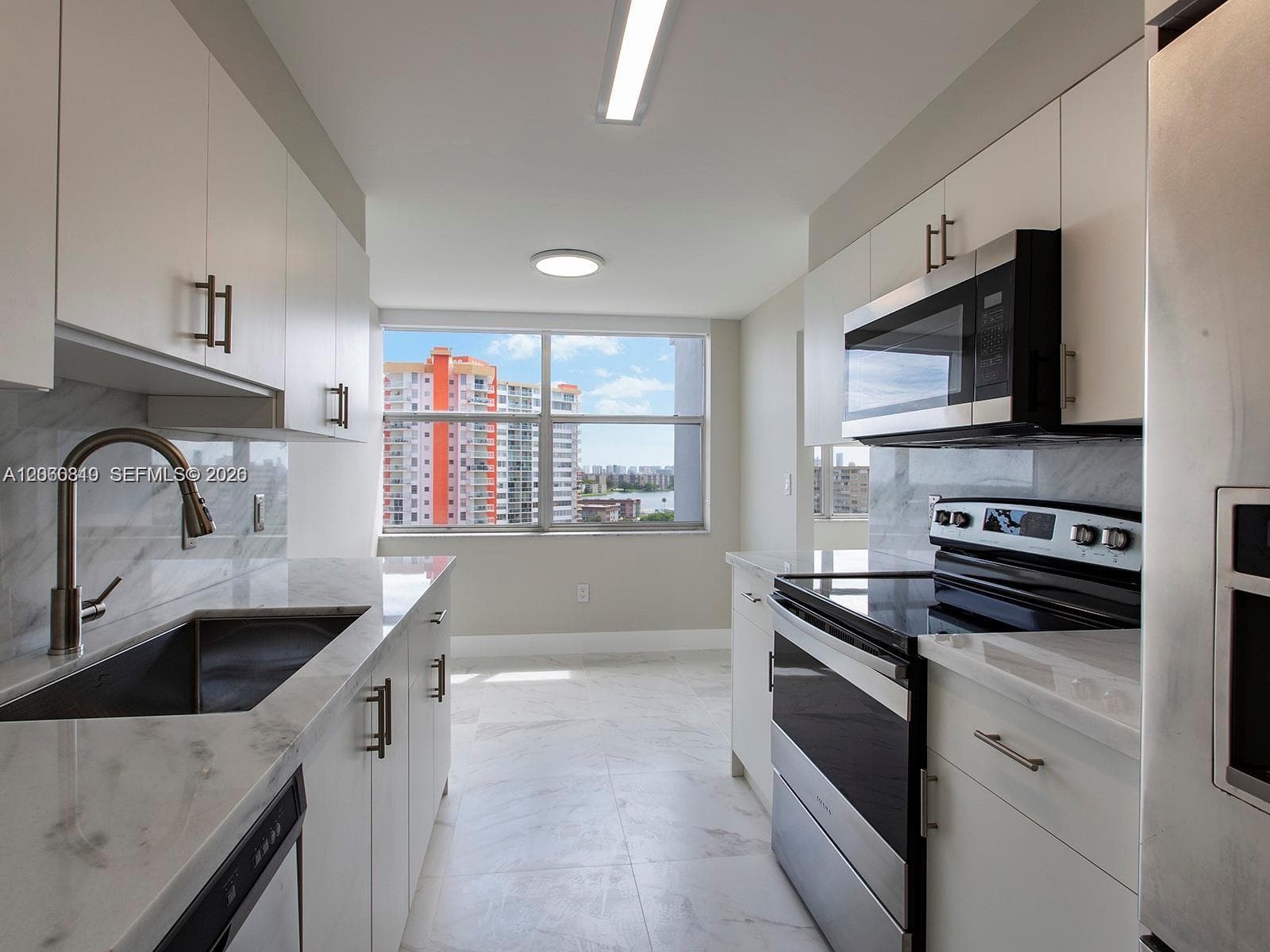 WILSHIRE CONDO · #1013W in Miami - Photo 1