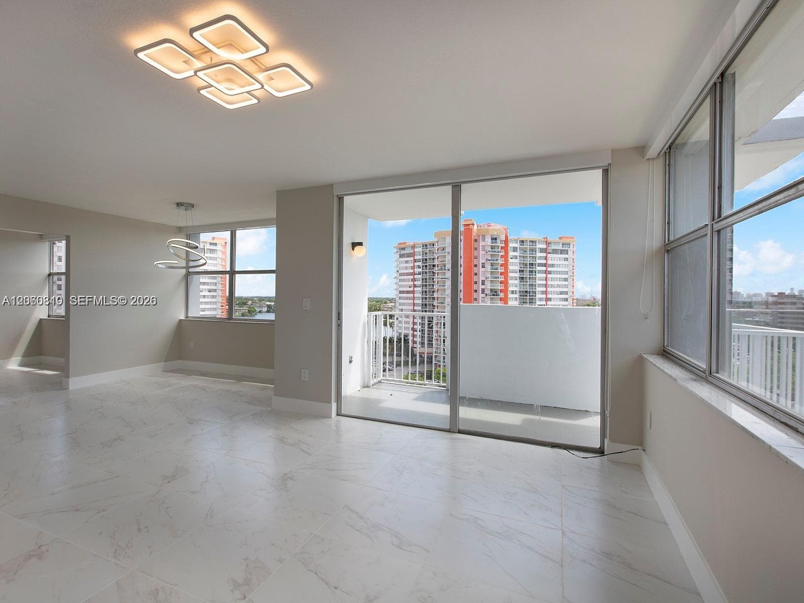 WILSHIRE CONDO · #1013W in Miami - Photo 5