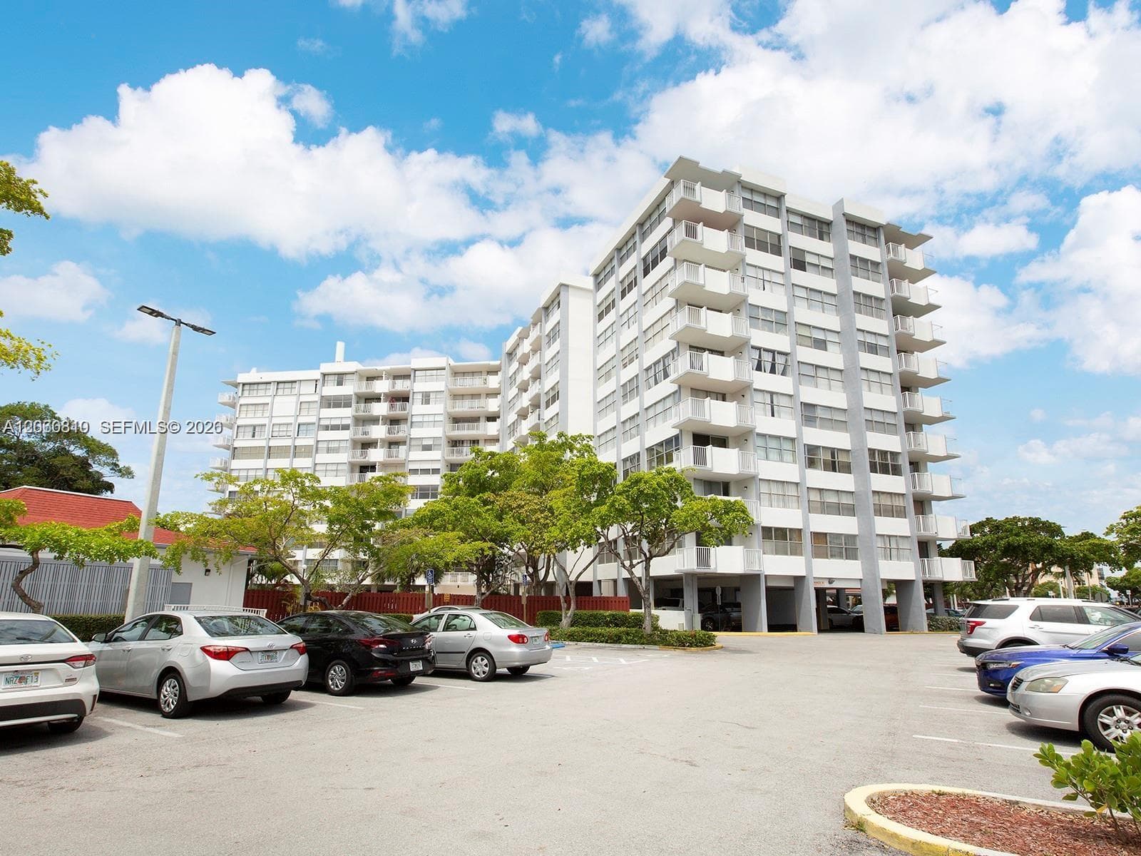 WILSHIRE CONDO · #1013W in Miami - Photo 20