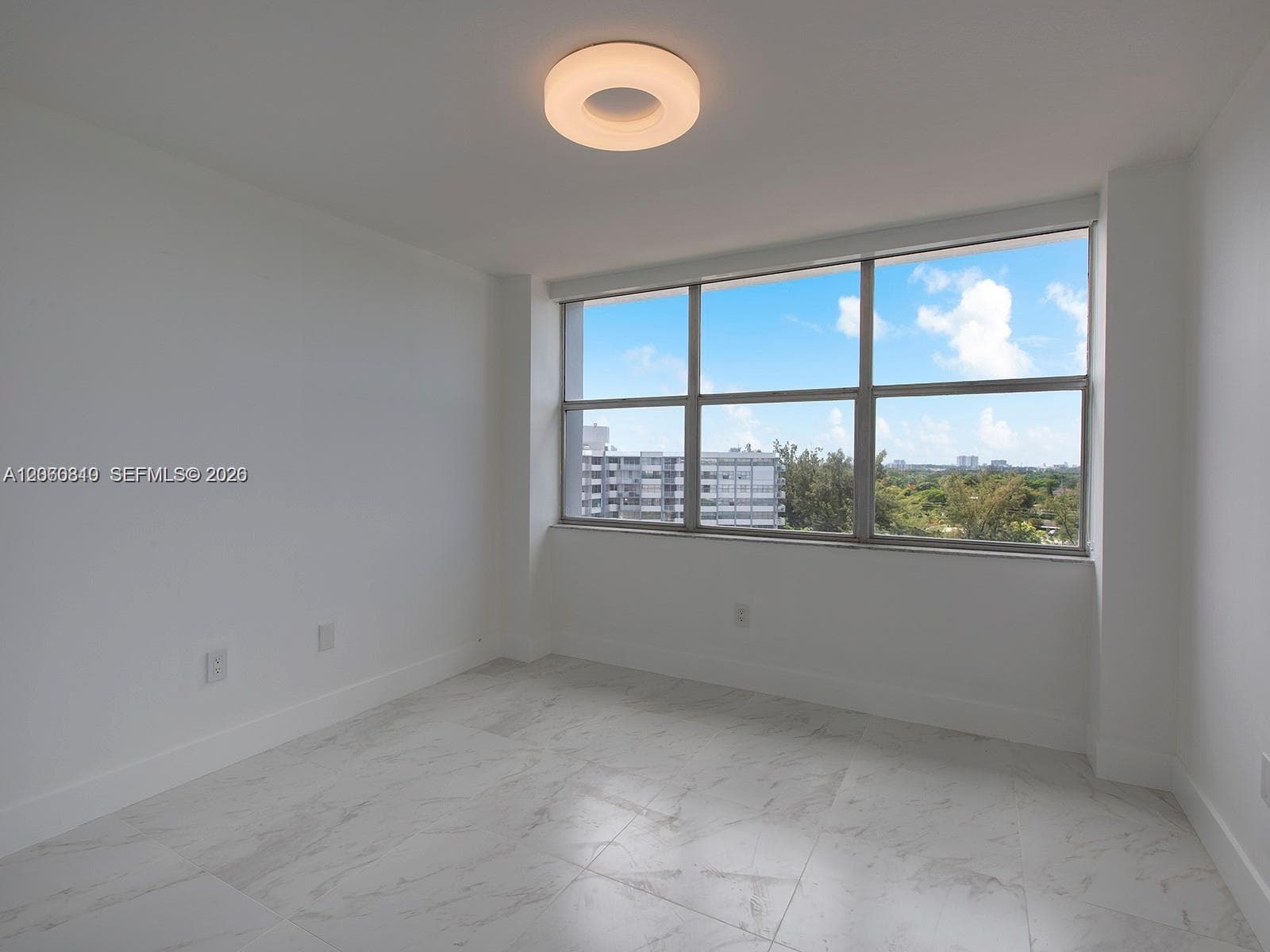 WILSHIRE CONDO · #1013W in Miami - Photo 9