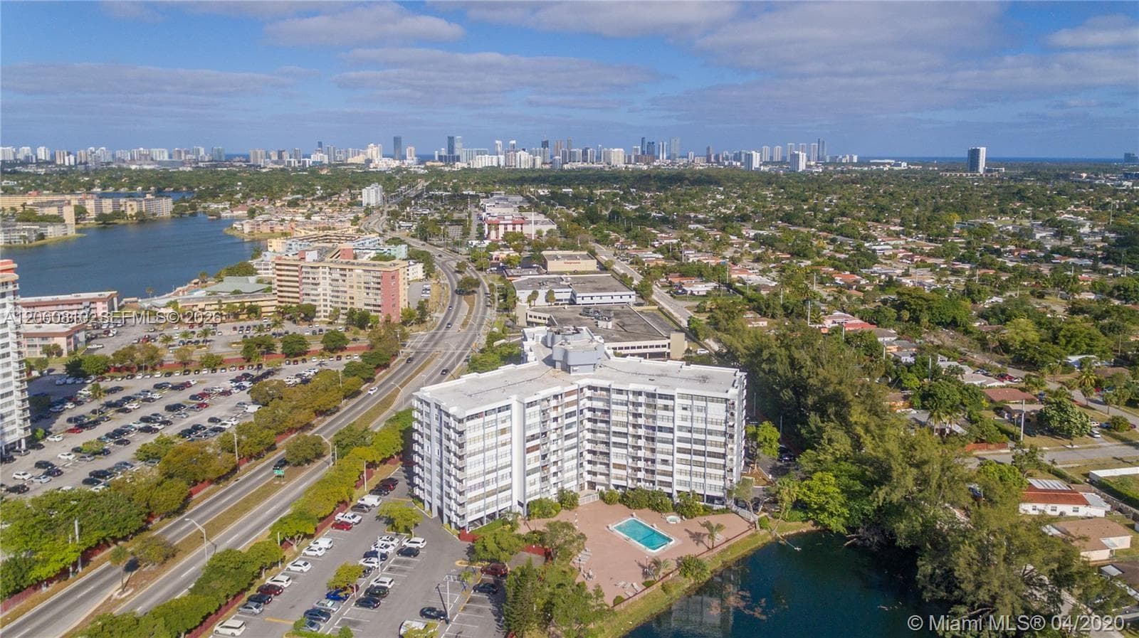 WILSHIRE CONDO · #1013W in Miami - Photo 24