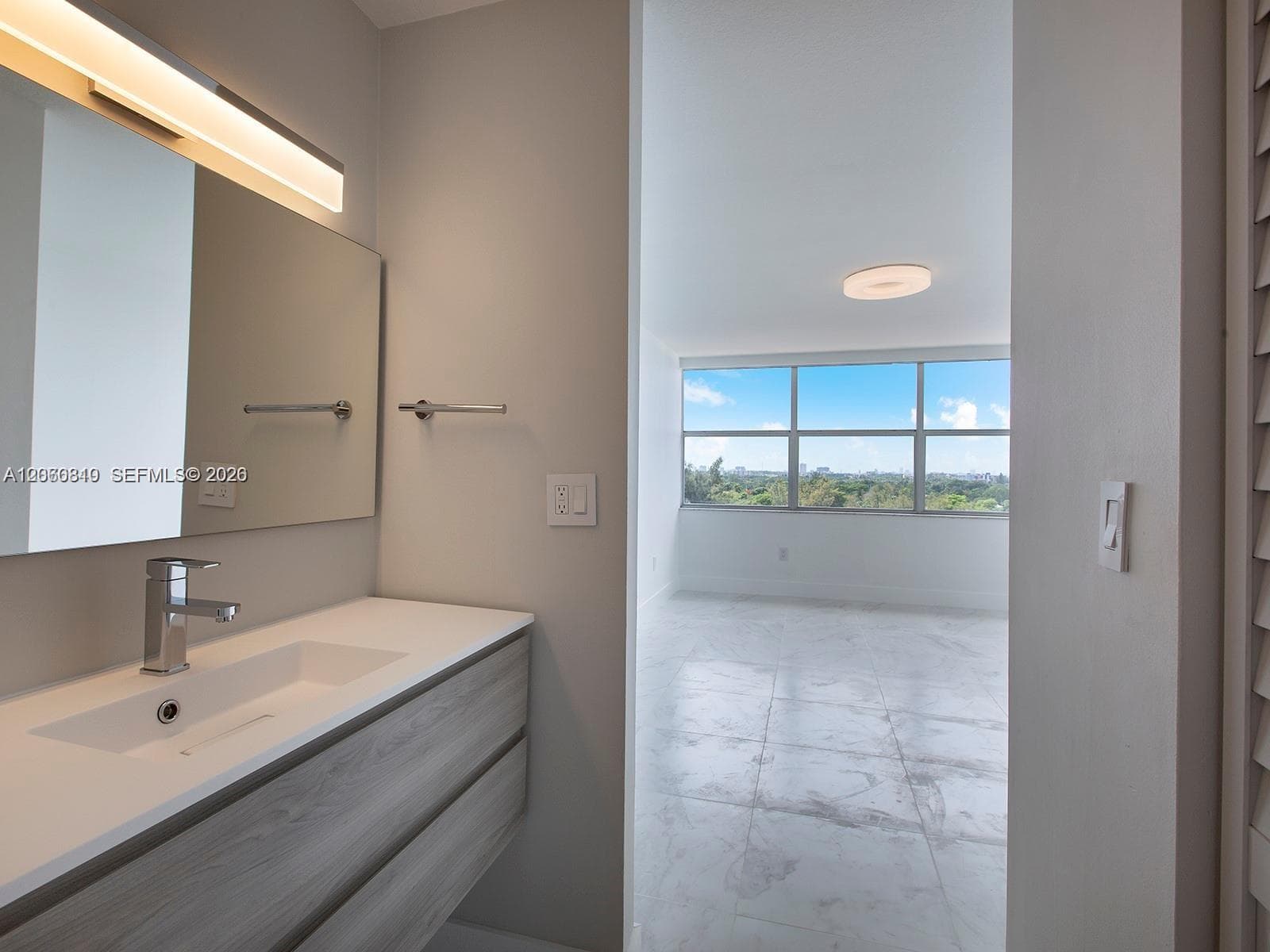WILSHIRE CONDO · #1013W in Miami - Photo 14