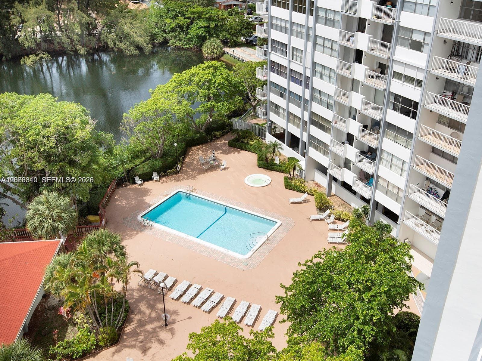 WILSHIRE CONDO · #1013W in Miami - Photo 15