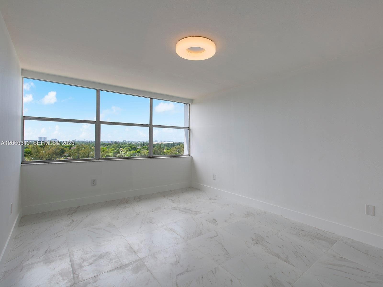 WILSHIRE CONDO · #1013W in Miami - Photo 11