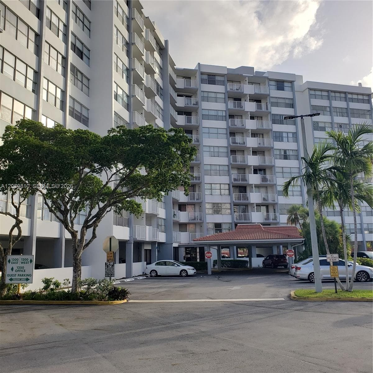 WILSHIRE CONDO · #1013W in Miami - Photo 21