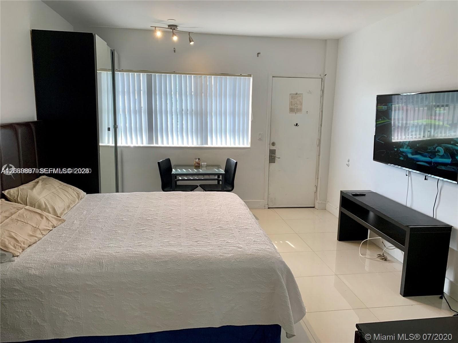 DIPLOMAT GOLF & RACQUET C · #2330 in Hallandale Beach - Photo 2