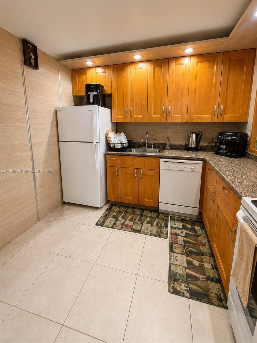 OCEANVIEW PARK CONDO · #505 in Hallandale Beach - Photo 4