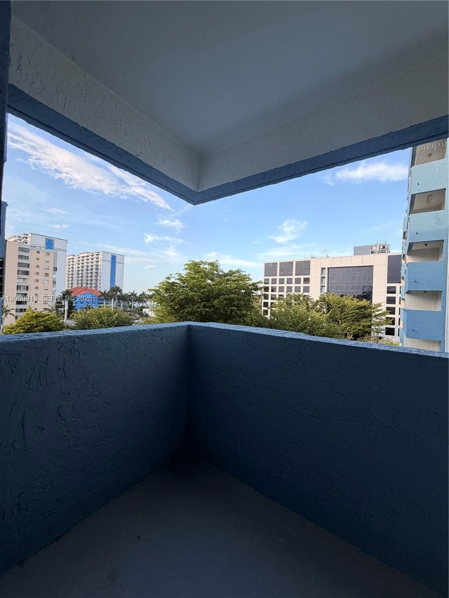5050 · #511 in Miami - Photo 14
