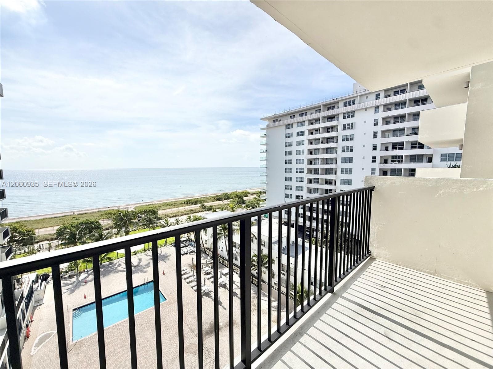 MANATEE CONDO · #811 in Surfside - Photo 2
