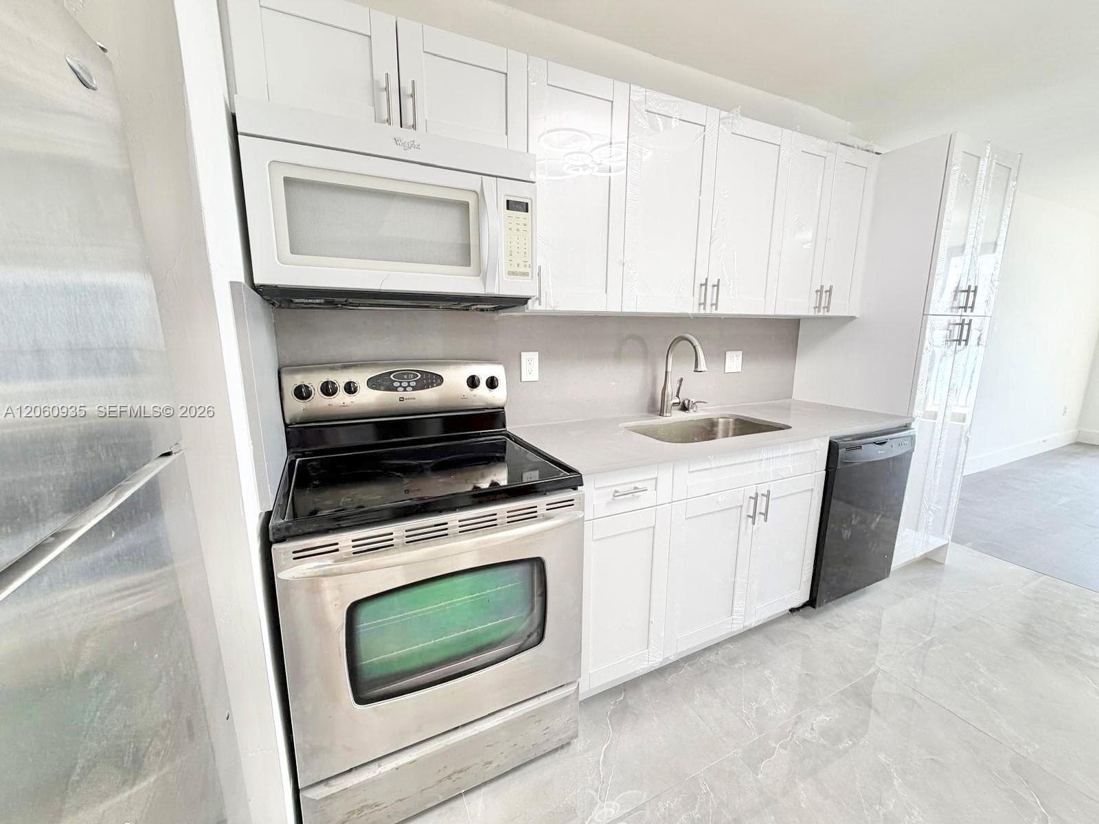MANATEE CONDO · #811 in Surfside - Photo 9