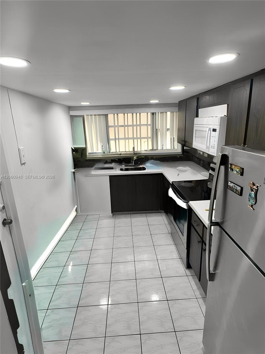 LAKE PARK CONDO NO 1 - BL · #309-3J in Miami - Photo 3