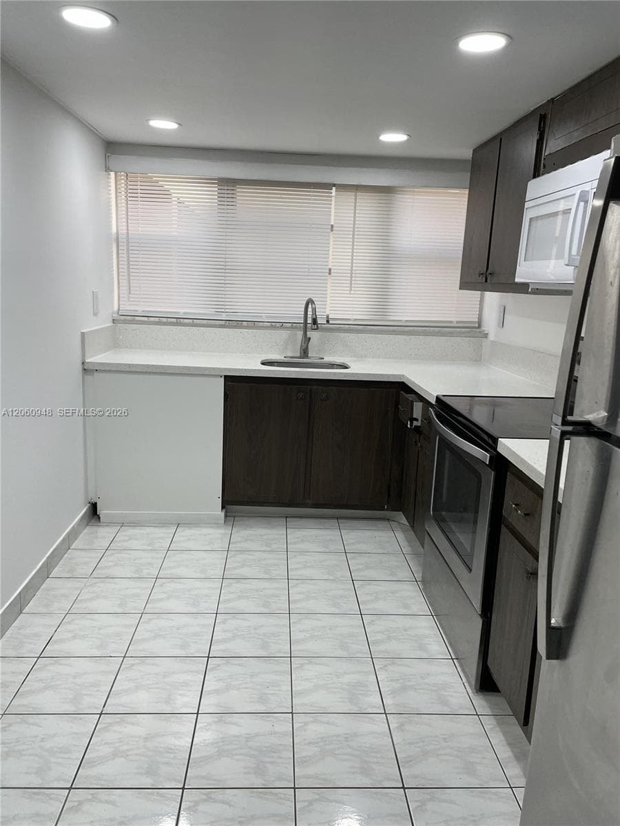 LAKE PARK CONDO NO 1 - BL · #309-3J in Miami - Photo 4