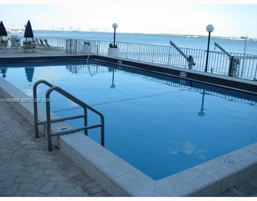 BRICKELL MAR CONDO · #46 in Miami - Photo 8