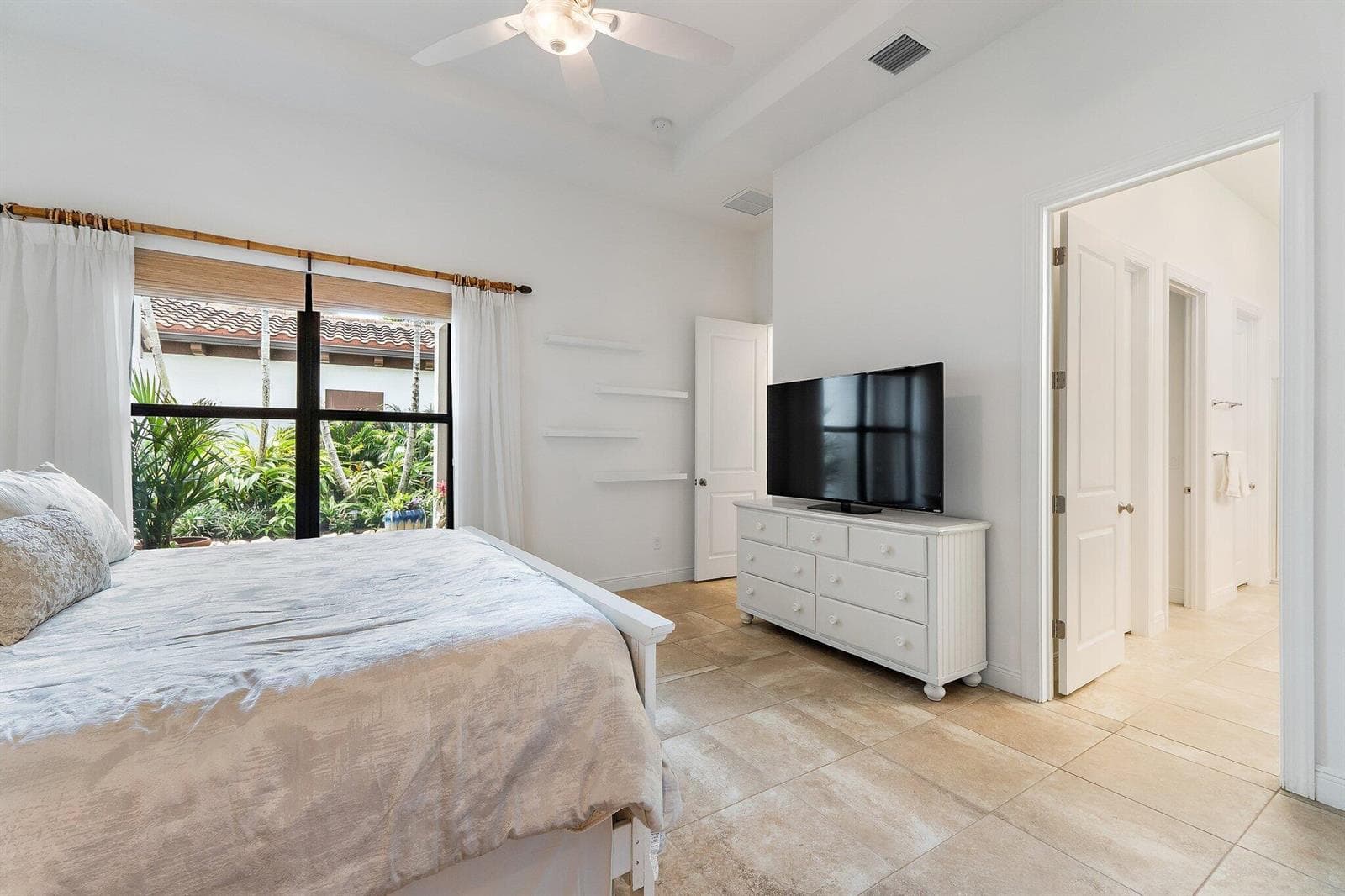 13640 Dumont