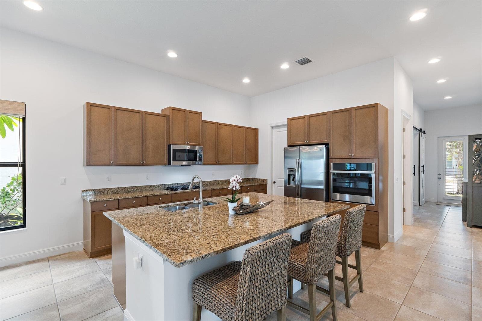 13640 Dumont
