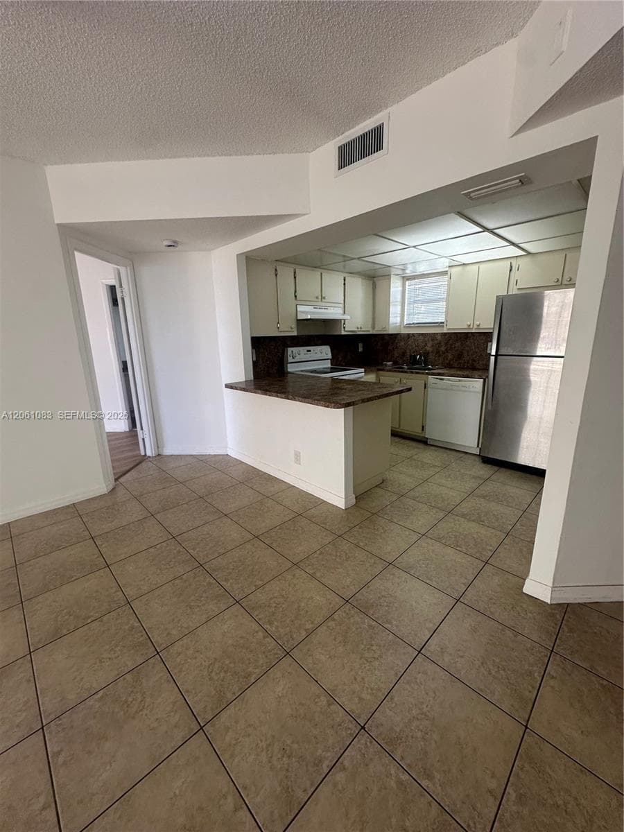 LAS VISTAS AT DORAL CONDO · #517 in Doral - Photo 3