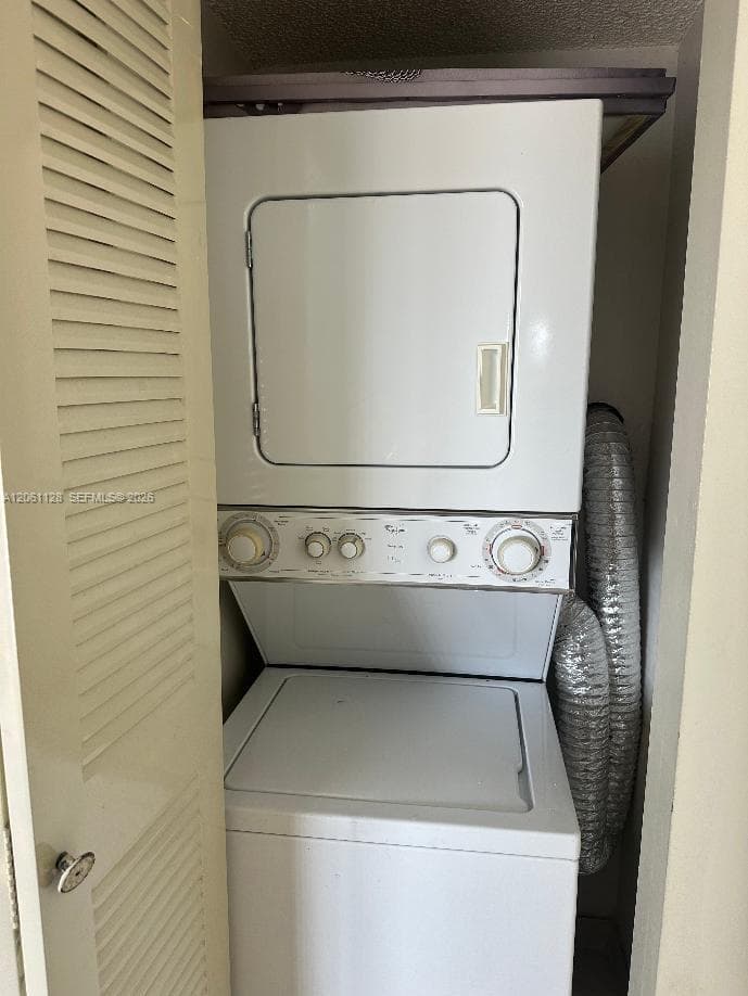 Versailles Plaza Condo · #518 in Hialeah - Photo 16