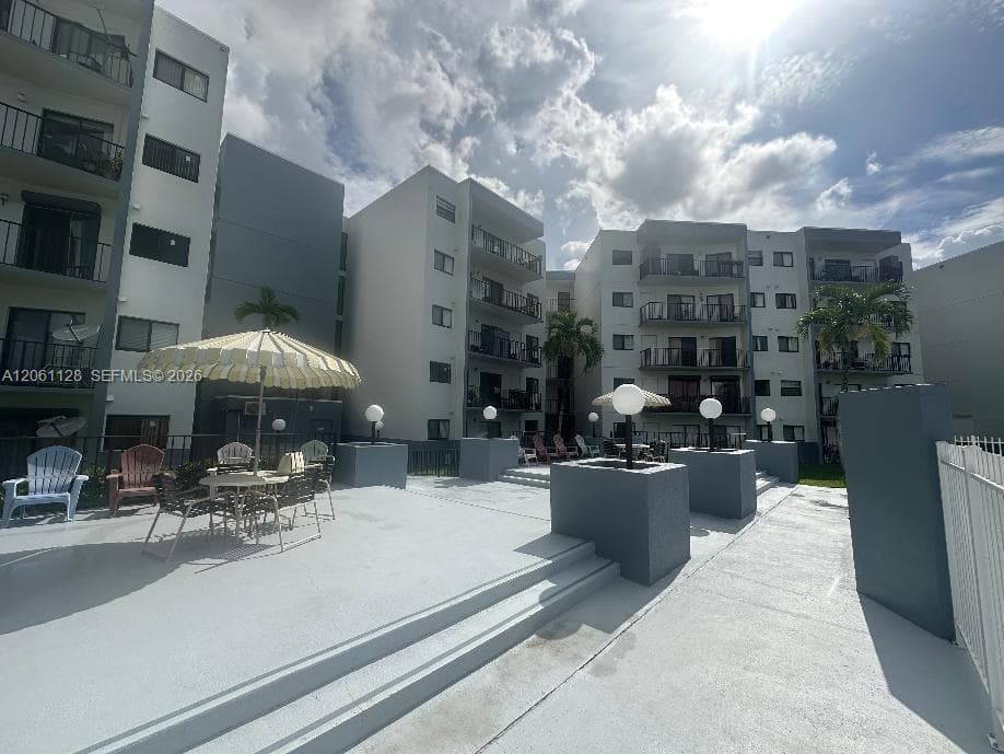 Versailles Plaza Condo · #518 in Hialeah - Photo 7