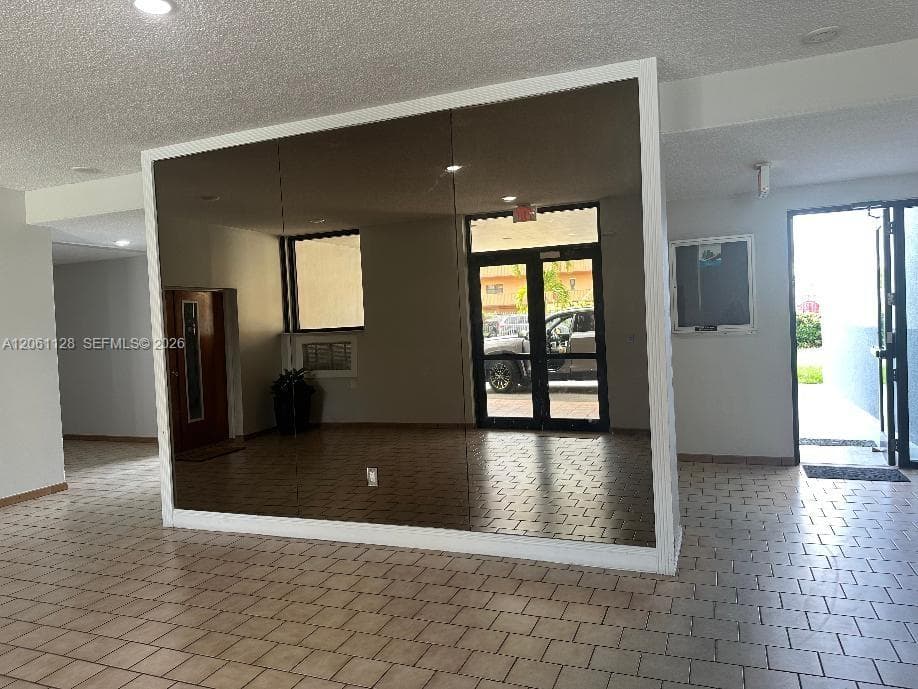Versailles Plaza Condo · #518 in Hialeah - Photo 3