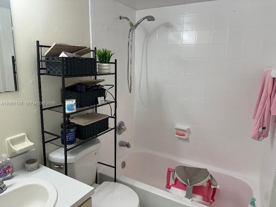 Versailles Plaza Condo · #518 in Hialeah - Photo 15