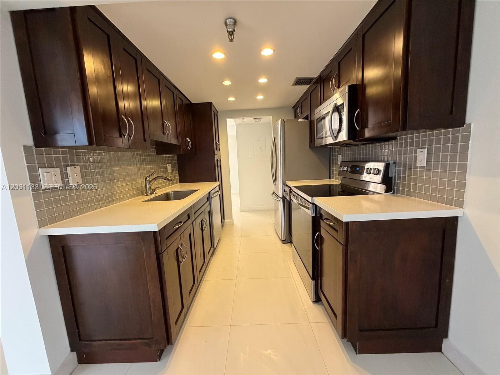 WINSTON TOWERS 700 CONDO · #617 in Sunny Isles Beach - Photo 5