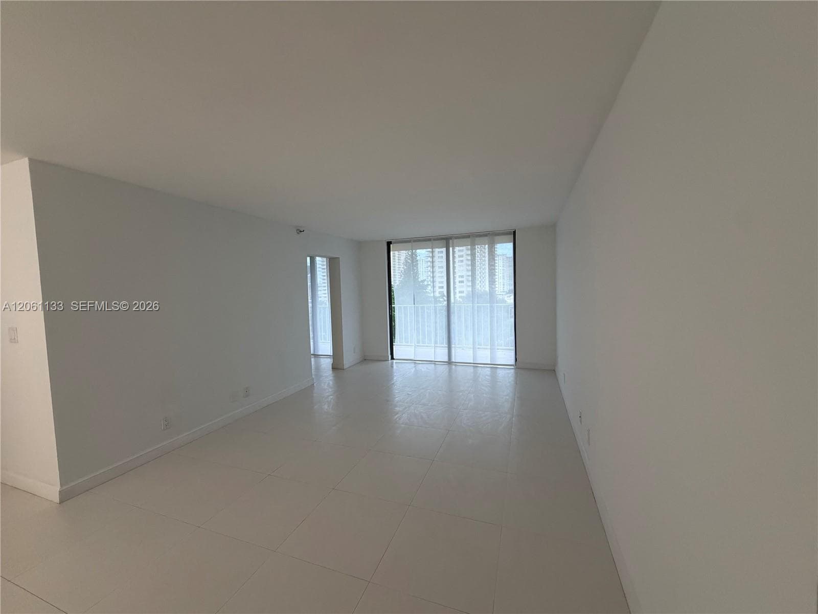 WINSTON TOWERS 700 CONDO · #617 in Sunny Isles Beach - Photo 4