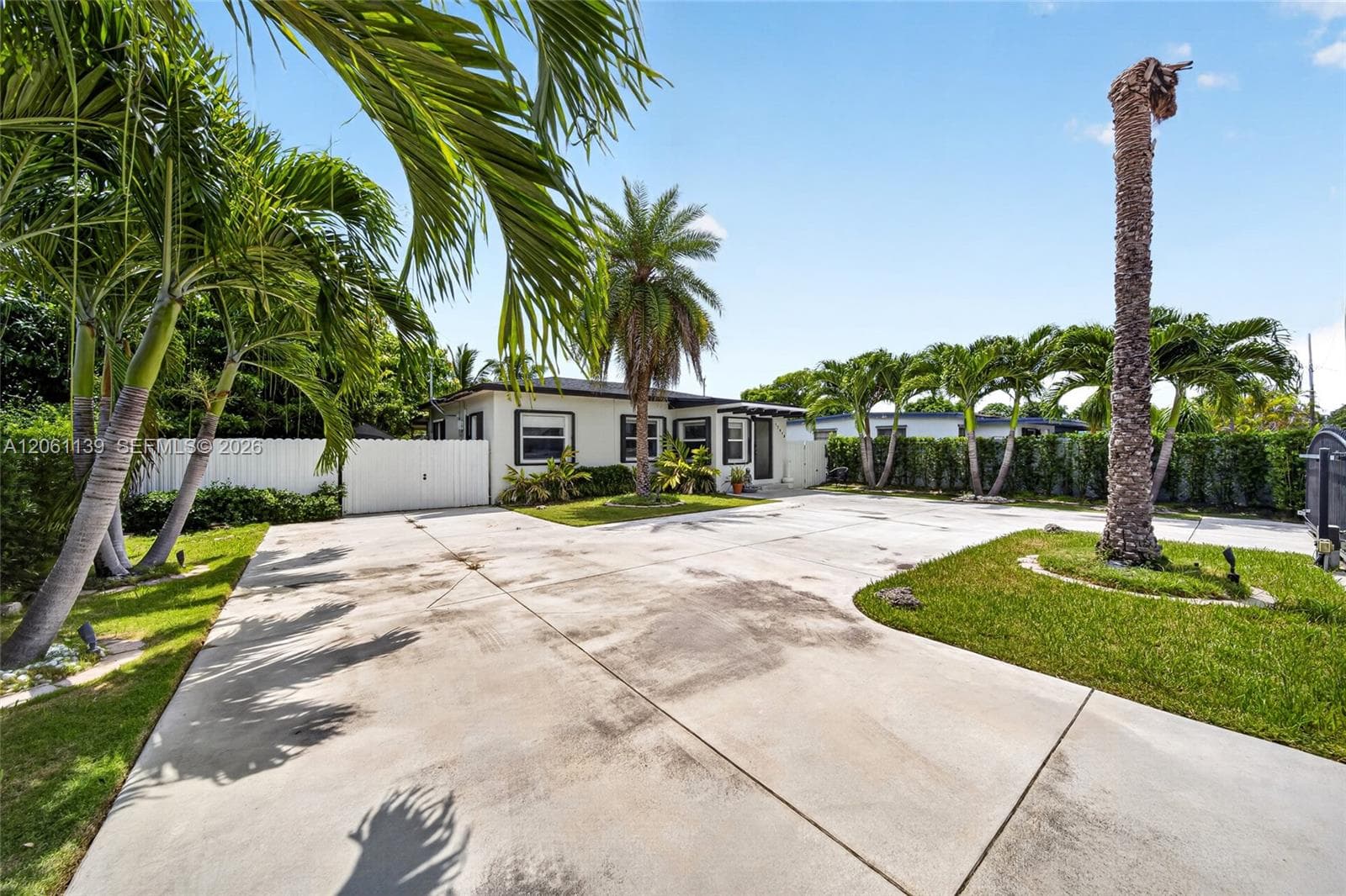 17019 SW 100th Ave photo 3