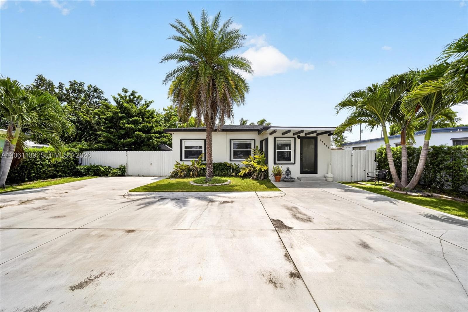17019 SW 100th Ave photo 1