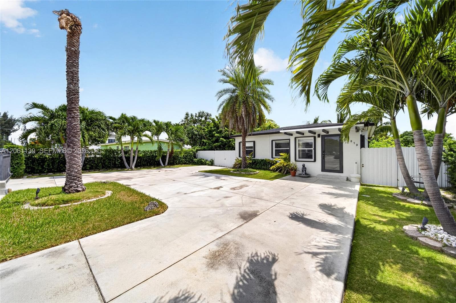 17019 SW 100th Ave photo 4