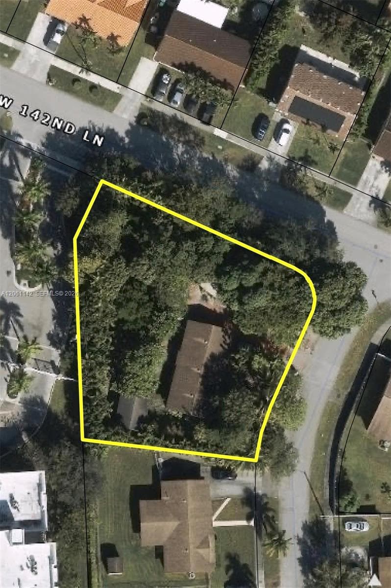 14052 SW 110th Ave photo 1