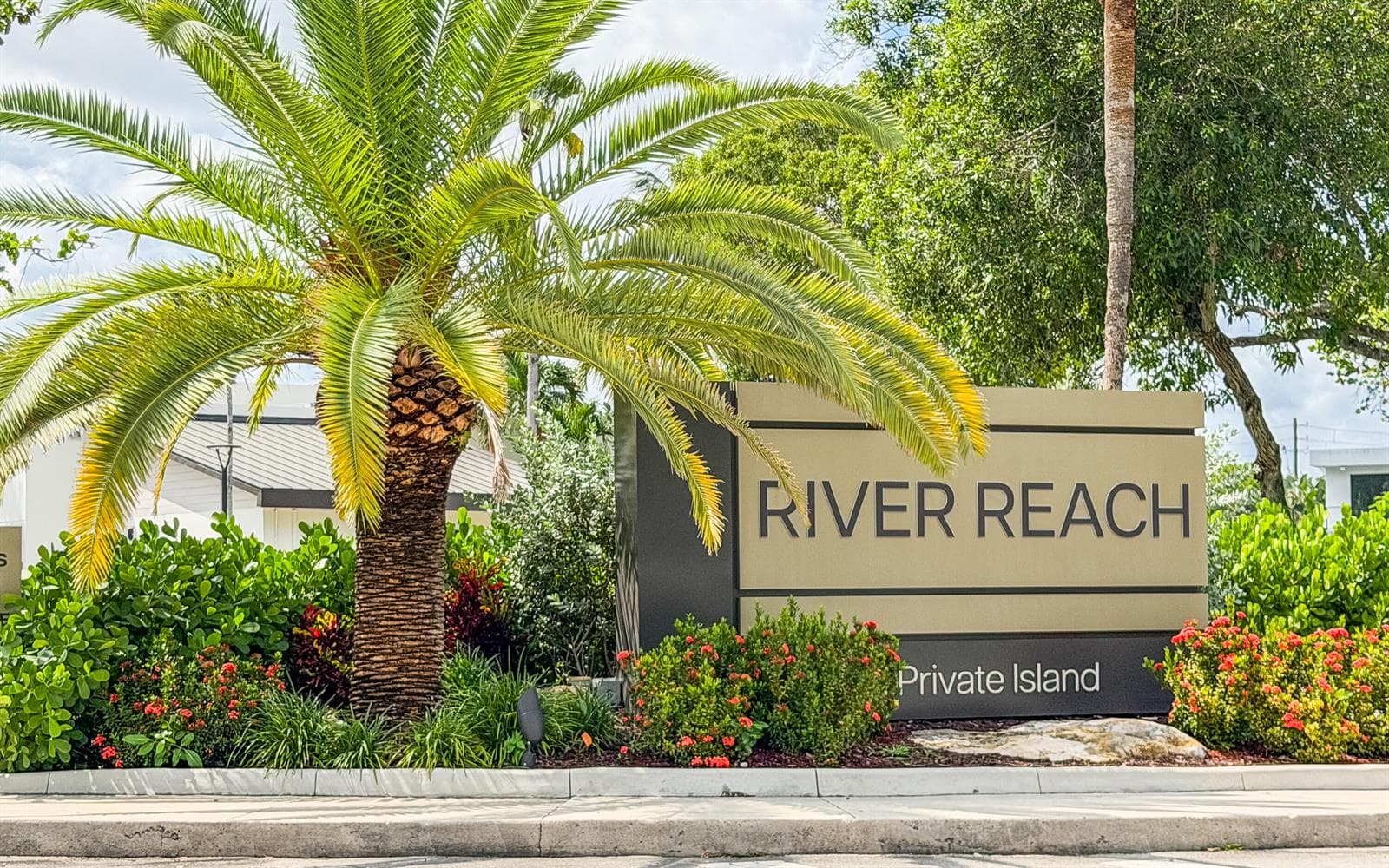 033-016-1000 River Reach Dr-3000x1876