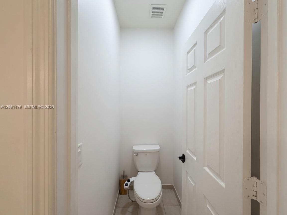 233 NE 23rd Ter photo 27