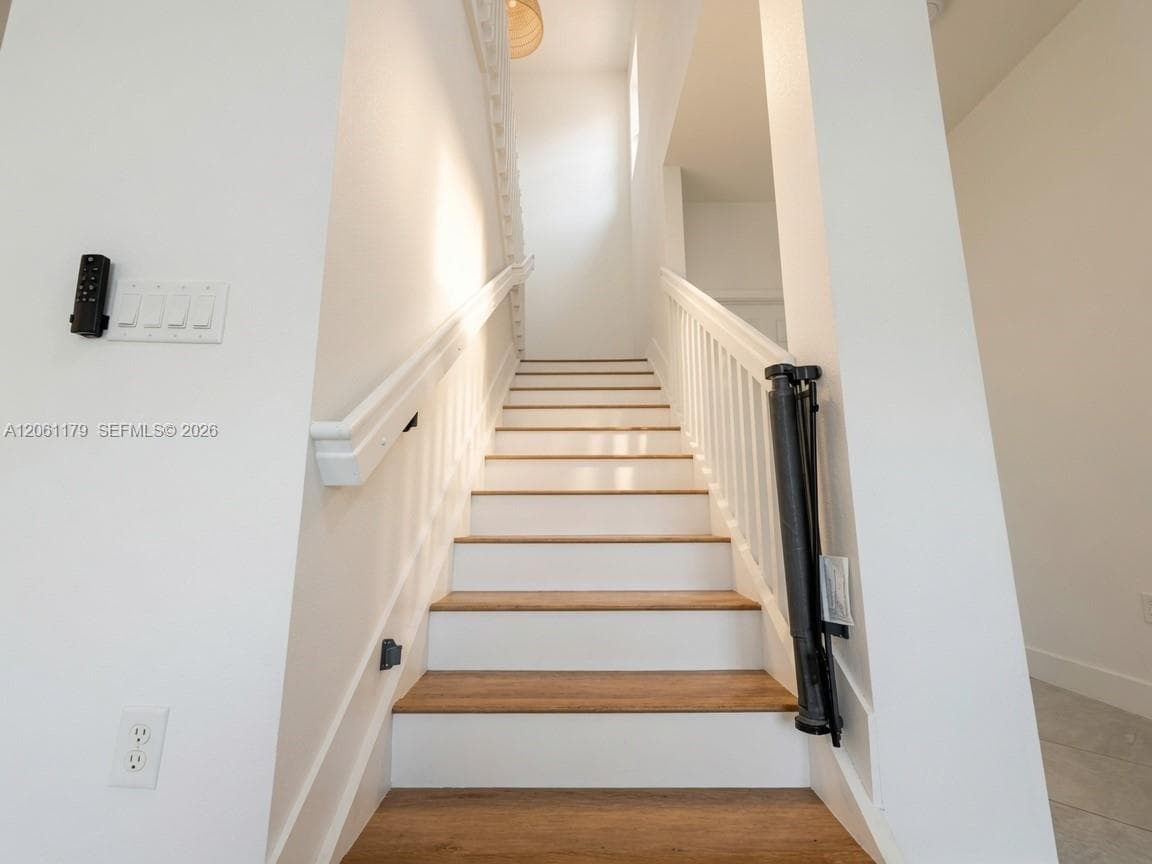 233 NE 23rd Ter photo 15