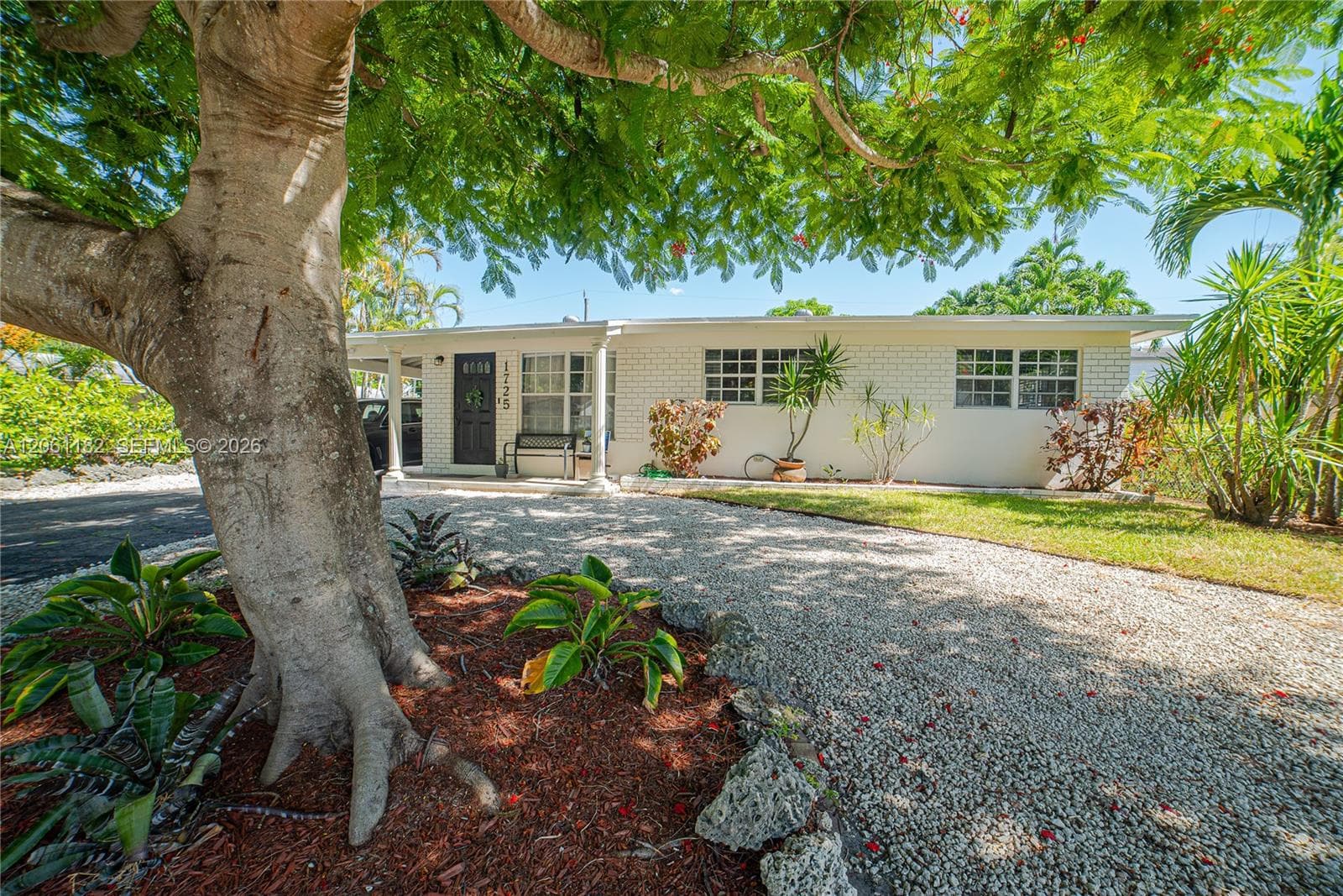 1725 SW 30th St photo 2