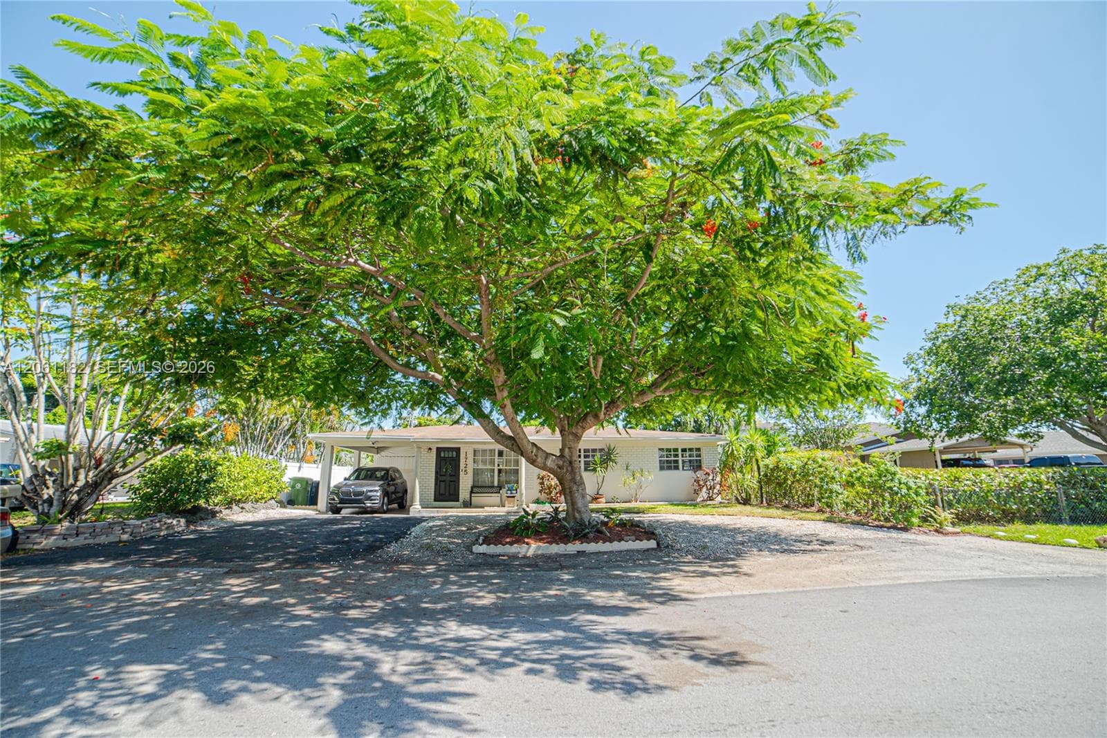 1725 SW 30th St photo 1