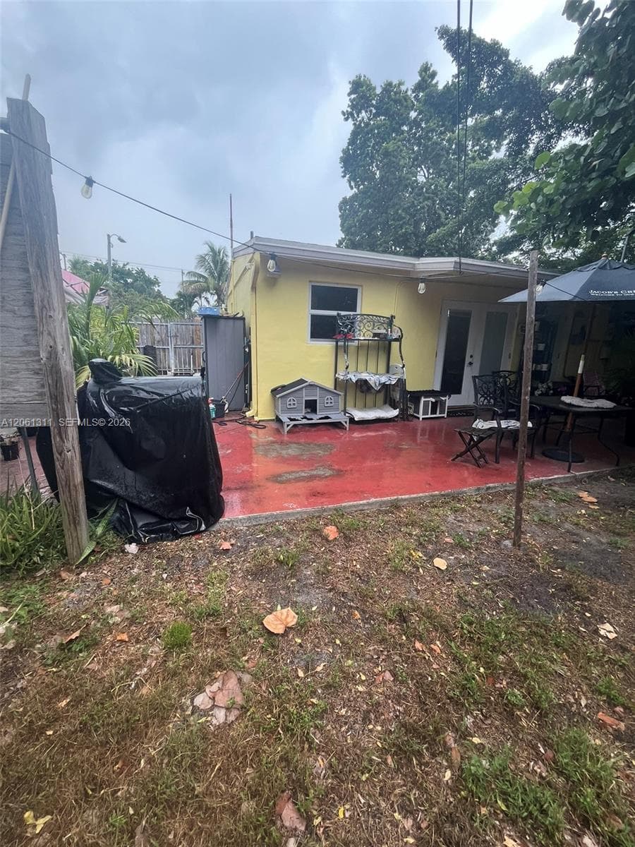 240 NE 23rd Ct photo 27