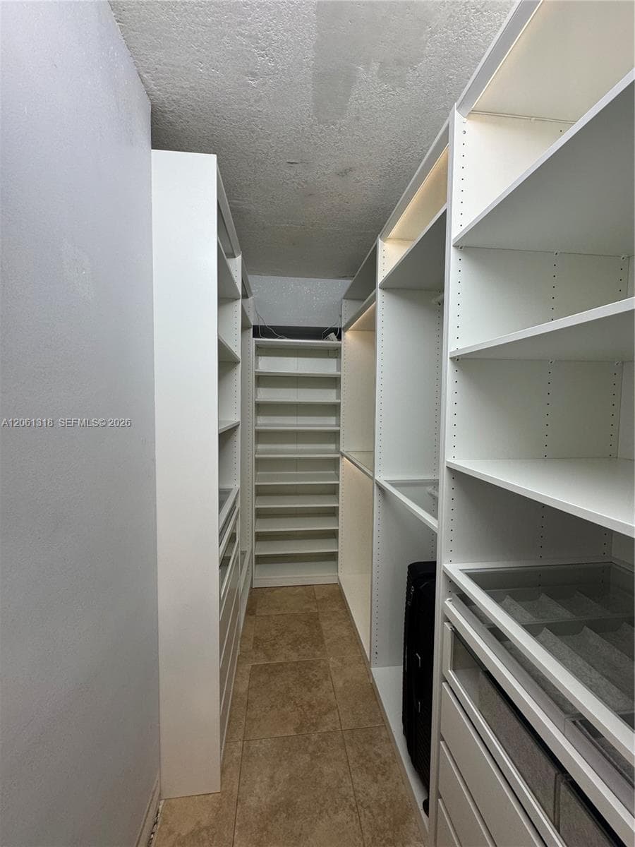 THE CARRIAGE HOUSE CONDO · #334 in Miami Beach - Photo 7